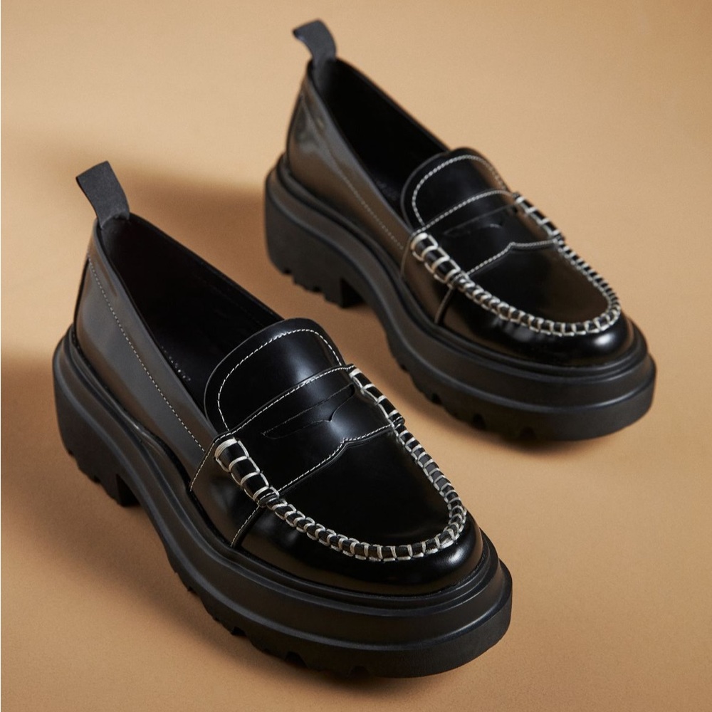 New in box G.H. Bass platform lug loafers